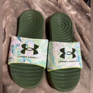 UNDER ARMOUR SLIP ONS